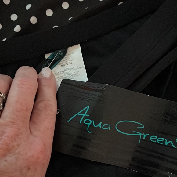 Never worn swim set. Blousy polka dot swim top by Lands End. Size 6-8 - Picture 4 of 4